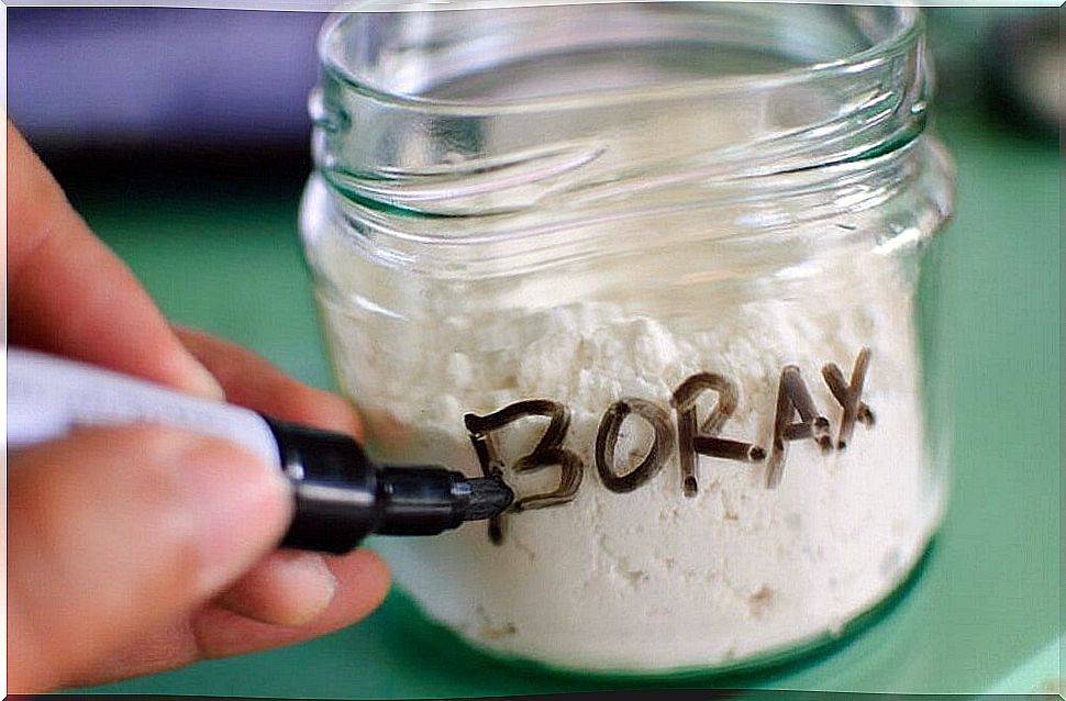 To clean your carpets without difficulties, you can prepare a powerful borax cleaner with baking soda and essential oils.