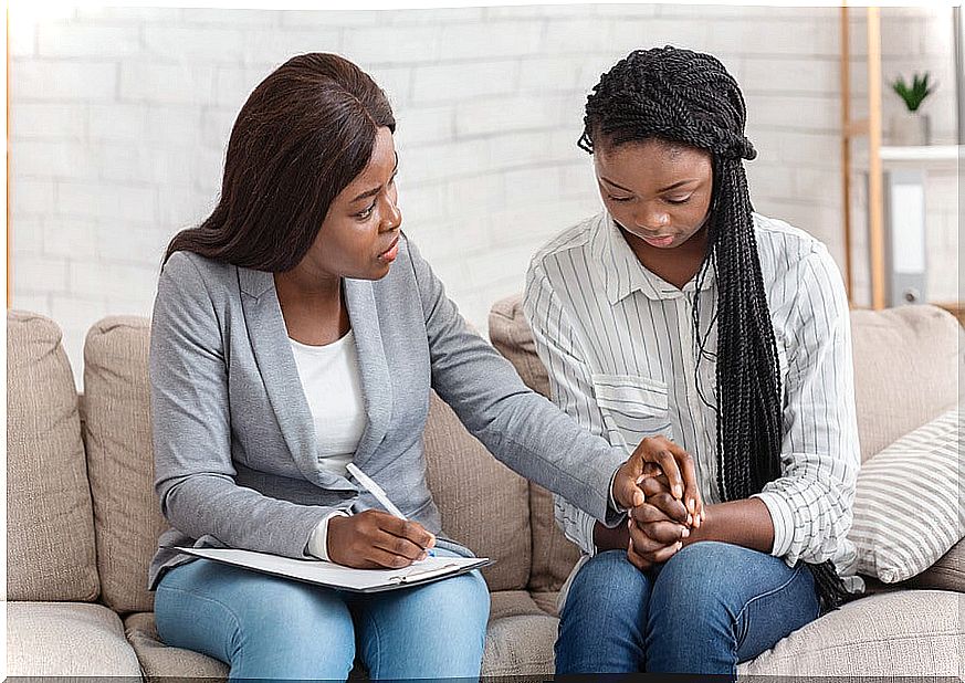 Psychologist with patient during a therapy session.