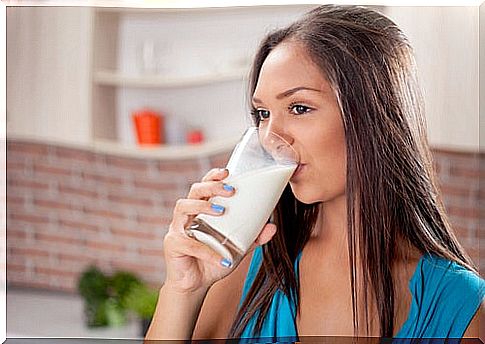 Woman drinking pasteurized milk