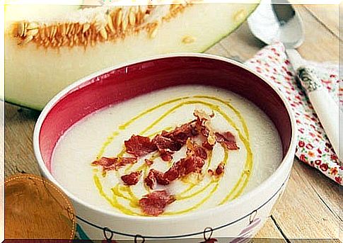 Cold-melon-soup-with-ham