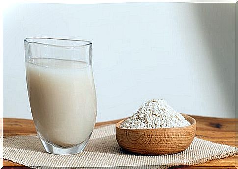 Alternatives for lactose intolerant: rice milk.