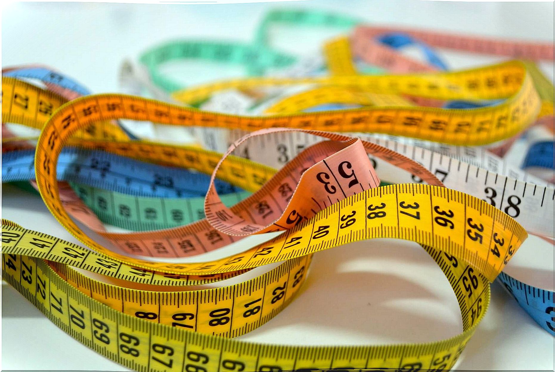 Colored measuring tapes